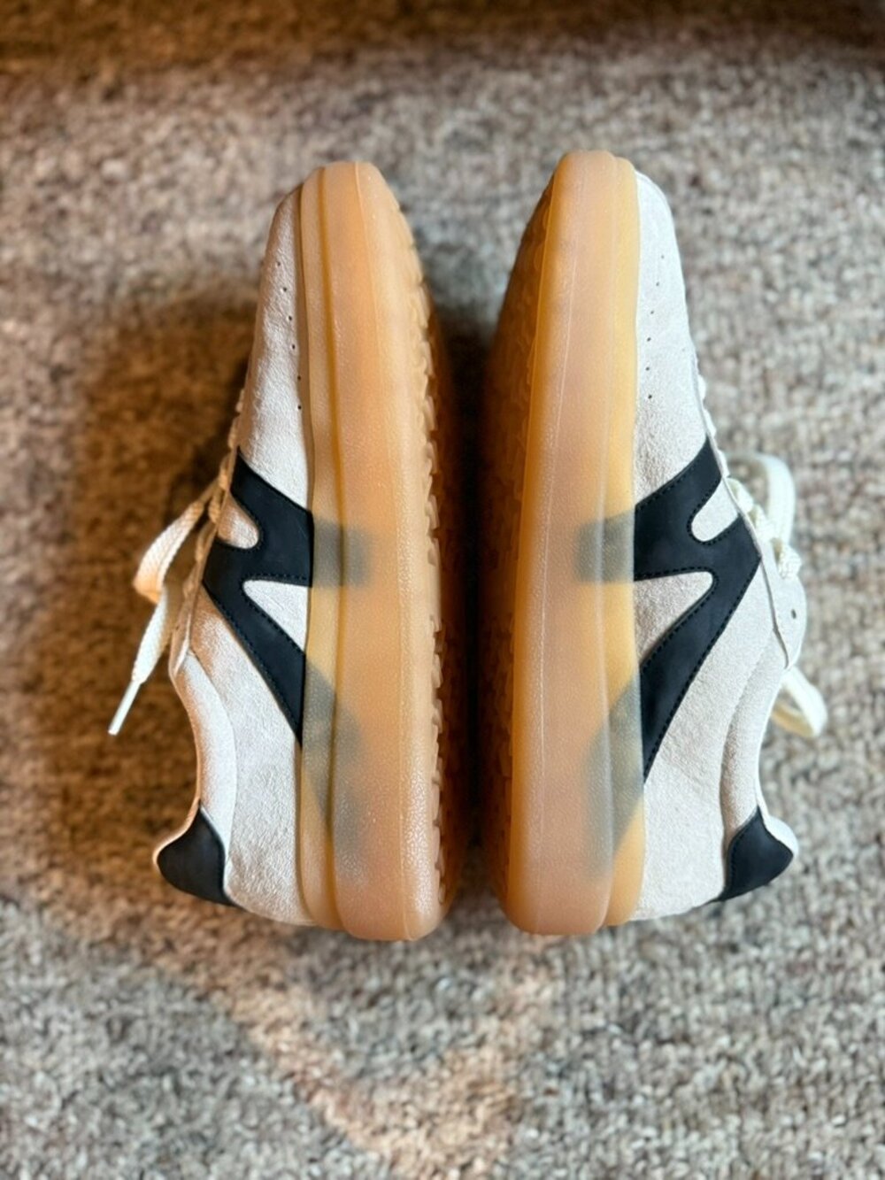 Somiliss NWOT Size US 8 Women's Suede Platform Gum Sole Sneakers (Cream/Black)